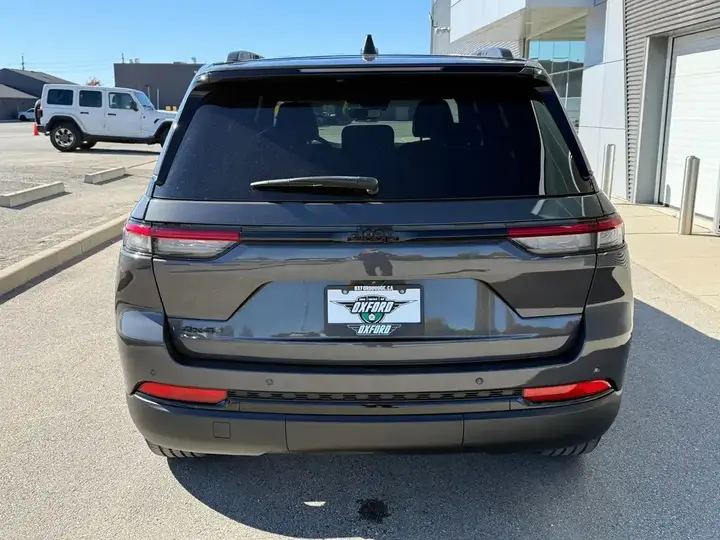 Jeep Grand Cherokee 2024 photo 4