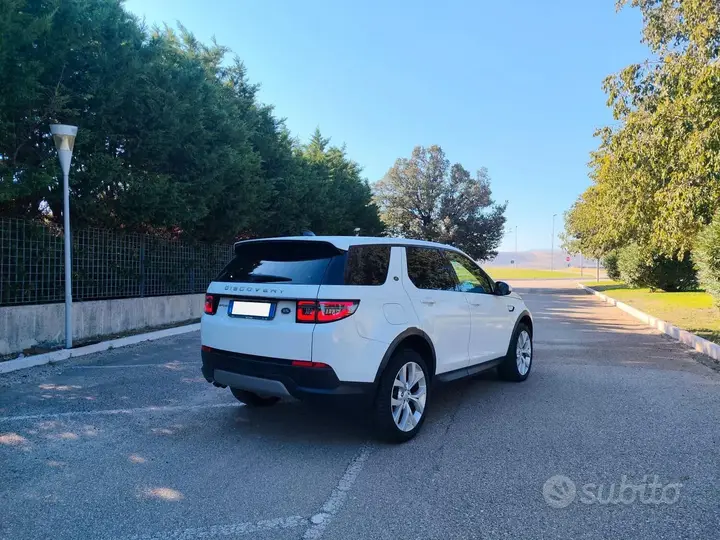 Land Rover Discovery Sport 2022 photo 4