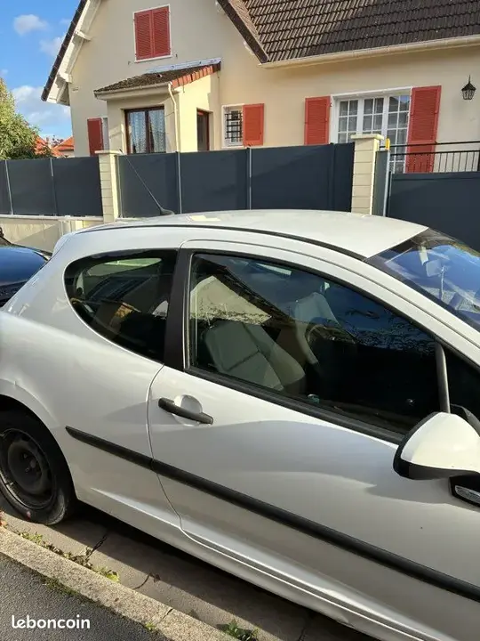 Peugeot 207 2007 photo 2