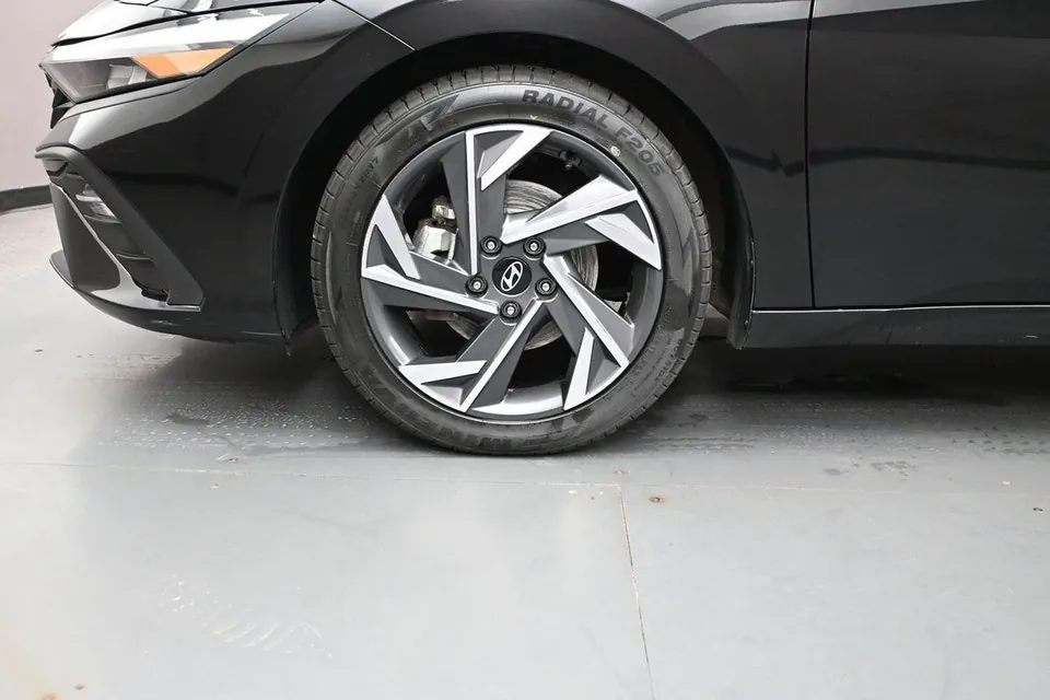 Hyundai Elantra 2025 photo 4