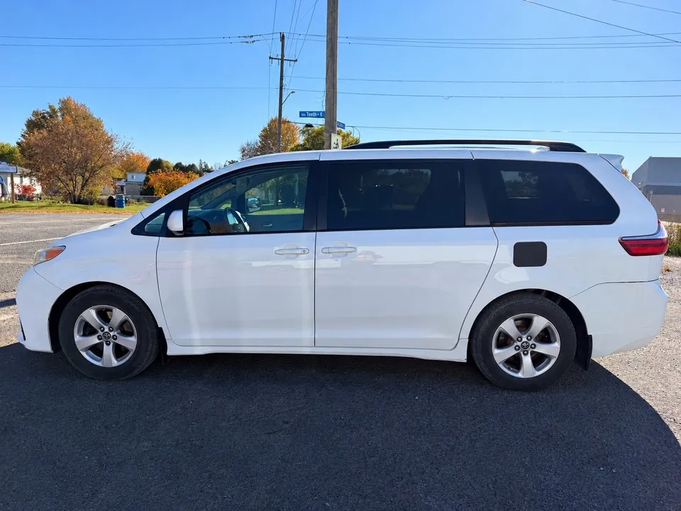 Toyota Sienna 2019 photo 3