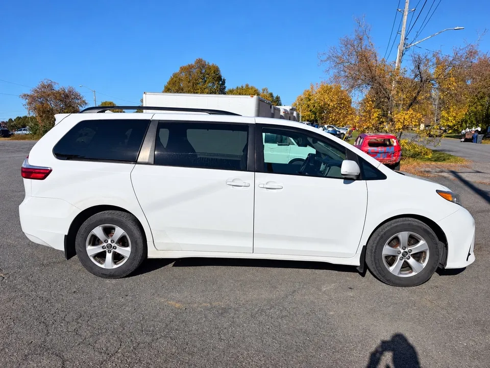 Toyota Sienna 2019 photo 2