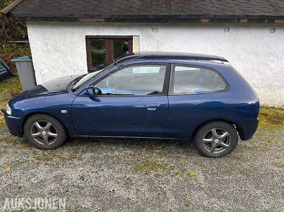 Mitsubishi Colt 2001 photo 2