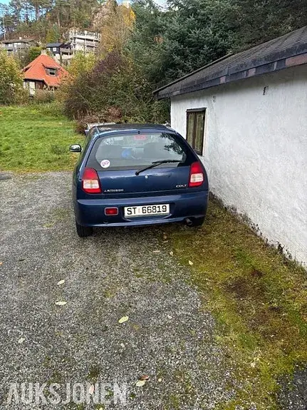 Mitsubishi Colt 2001 photo 3