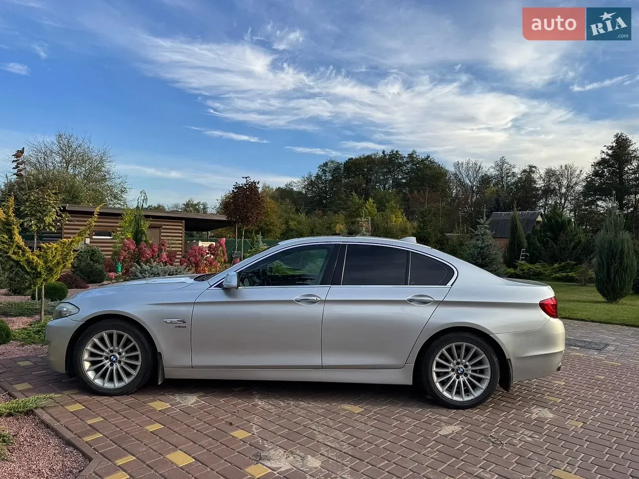 BMW 5 Series 2011 photo 3