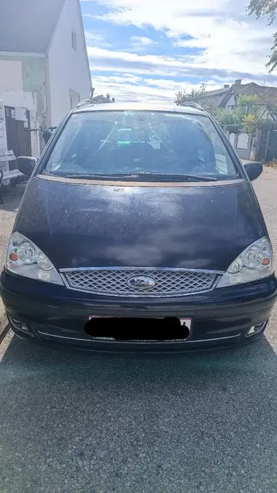 Ford Galaxy 2004 photo 2