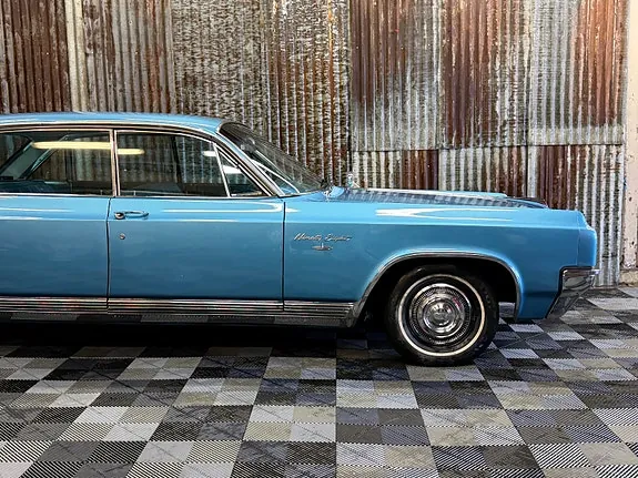 Oldsmobile Ninety-Eight 1963 photo 4