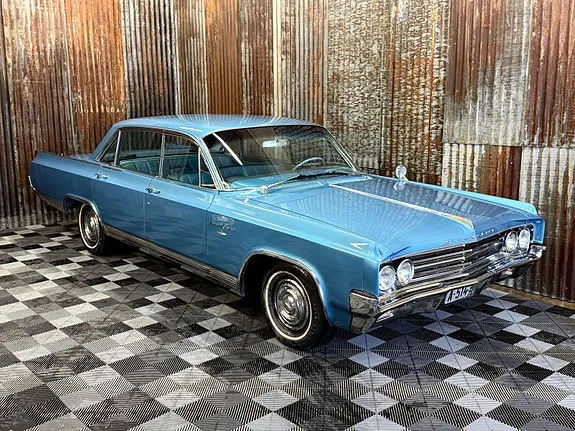 Oldsmobile Ninety-Eight 1963 photo 2