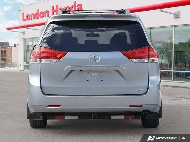 Toyota Sienna 2012 photo 4