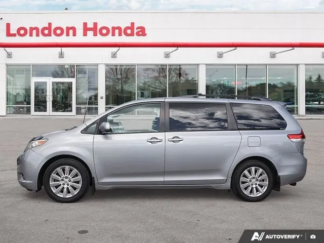 Toyota Sienna 2012 photo 2