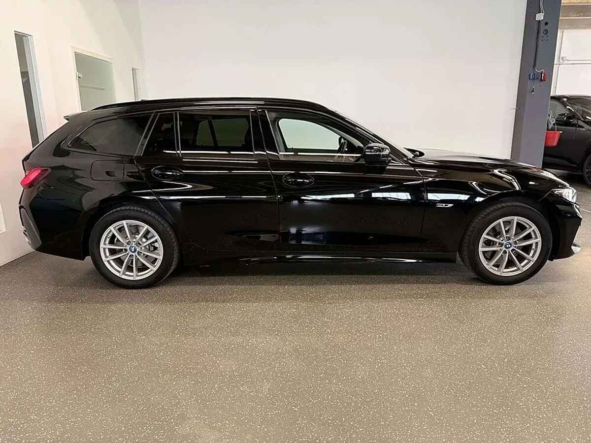 BMW 3 Series 2023 photo 4