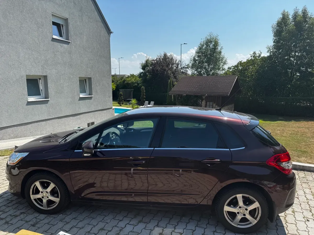 Citroen C4 2011 photo 2