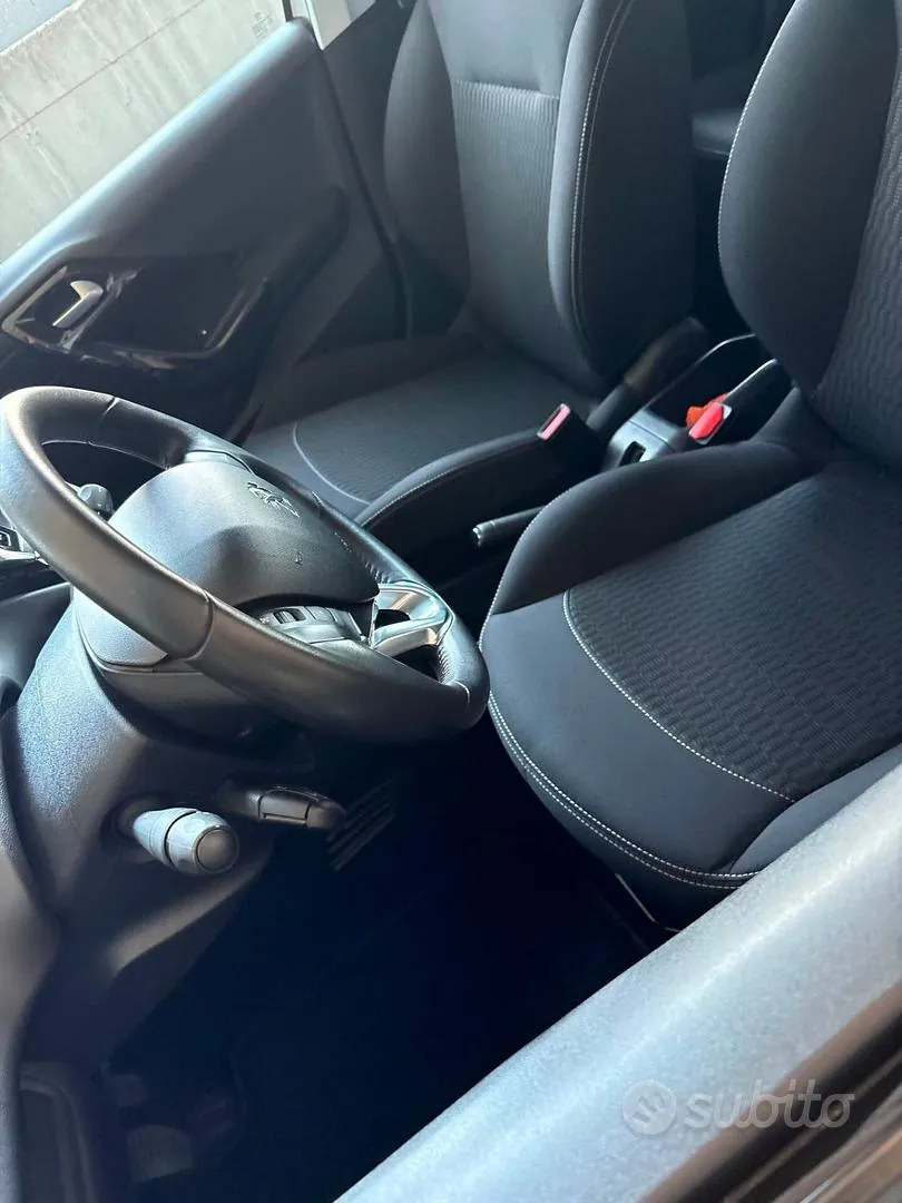 Peugeot 208 2020 photo 4