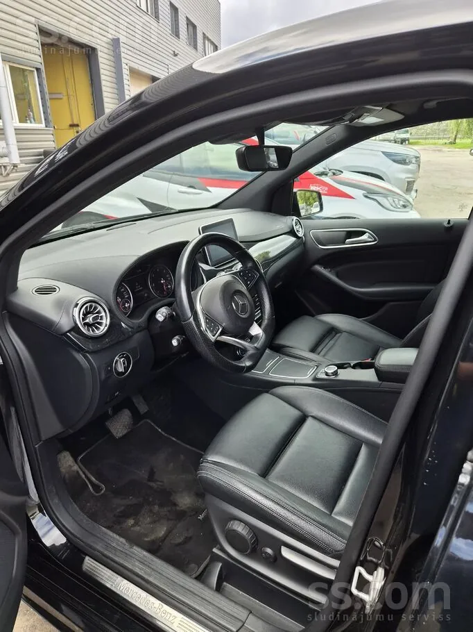Mercedes-Benz B200 2016 photo 2