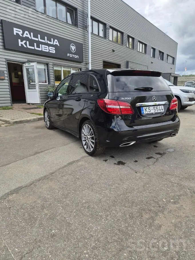 Mercedes-Benz B200 2016 photo 3