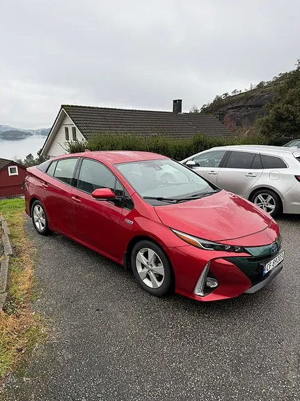Toyota Prius Plug-In Hybrid 2017 photo 3