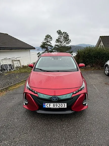 Toyota Prius Plug-In Hybrid 2017 photo 2