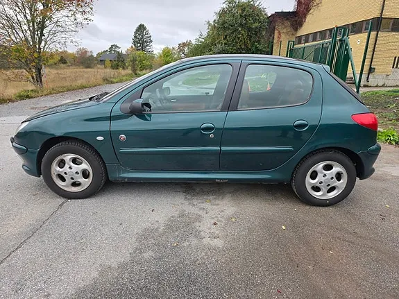 Peugeot 206 2003 photo 2