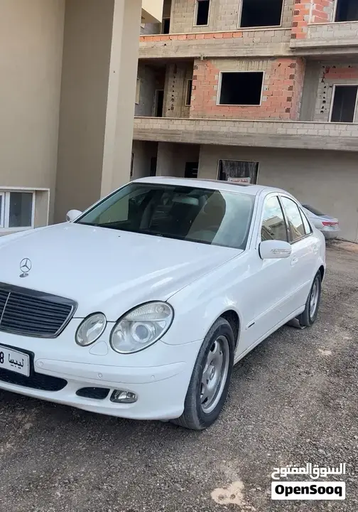 Mercedes-Benz E-Class 2005 photo 2