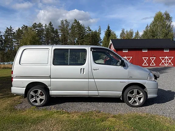 Toyota Hiace 2008 photo 2