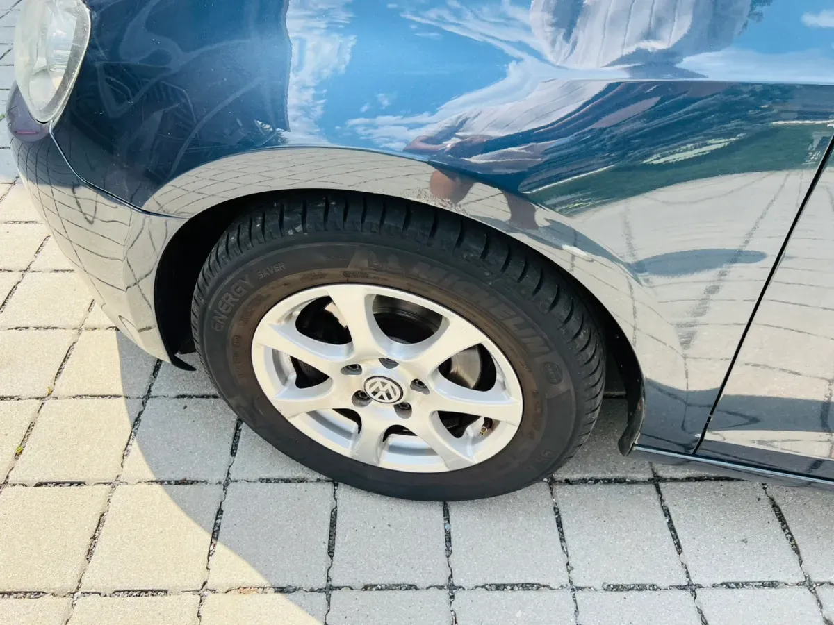 Volkswagen Golf 2010 photo 2