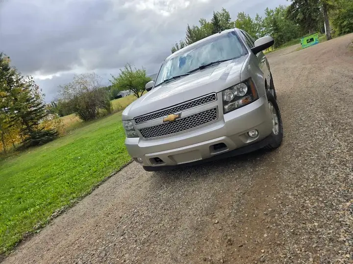 Chevrolet Suburban 2007 photo 2