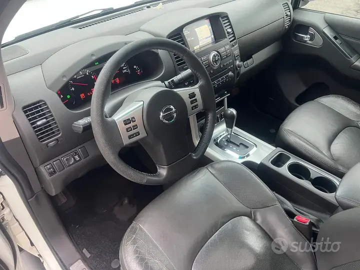 Nissan Navara 2012 photo 5