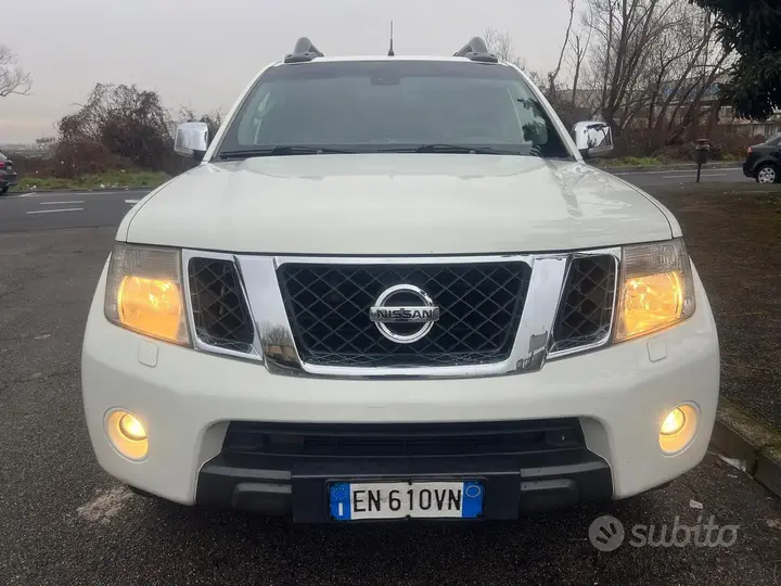 Nissan Navara 2012 photo 2