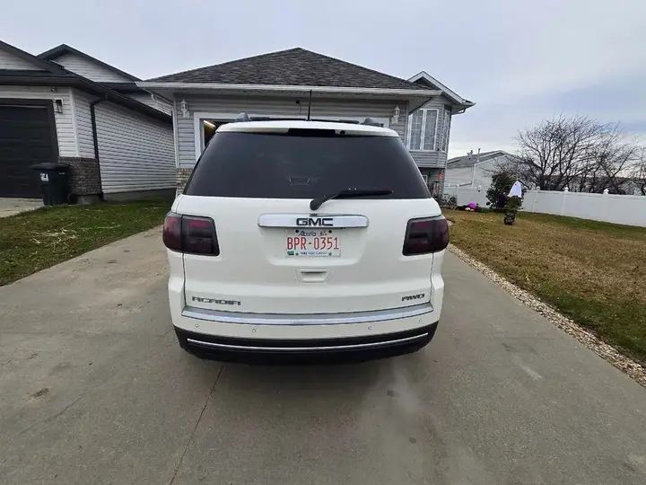 GMC Acadia 2015 photo 3