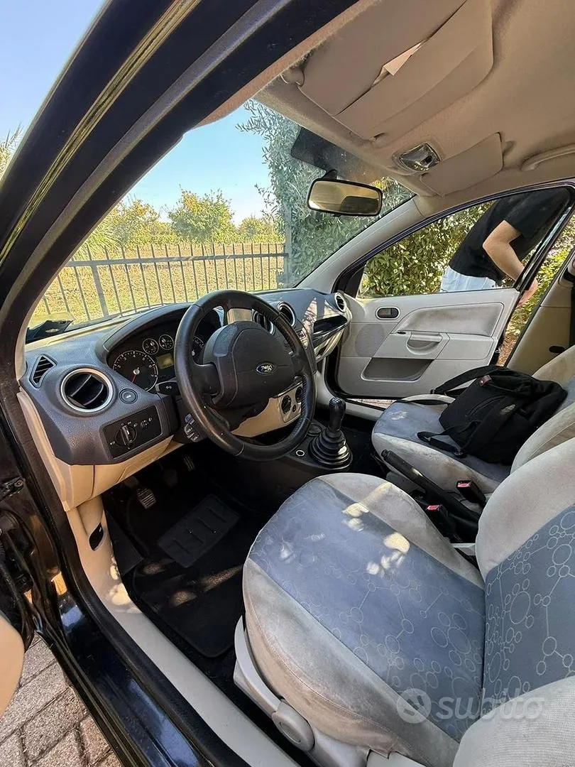 Ford Fiesta 2007 photo 4