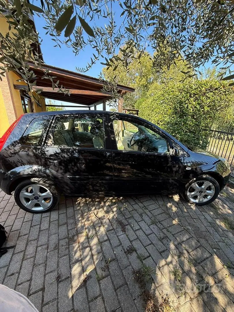 Ford Fiesta 2007 photo 3