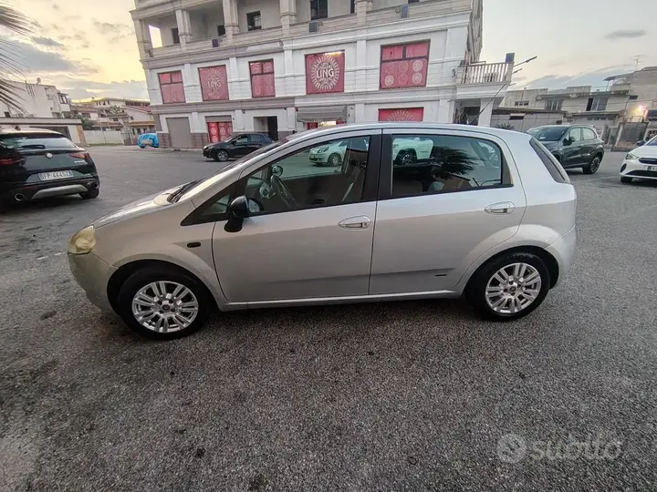 Fiat Grande Punto 2006 photo 3