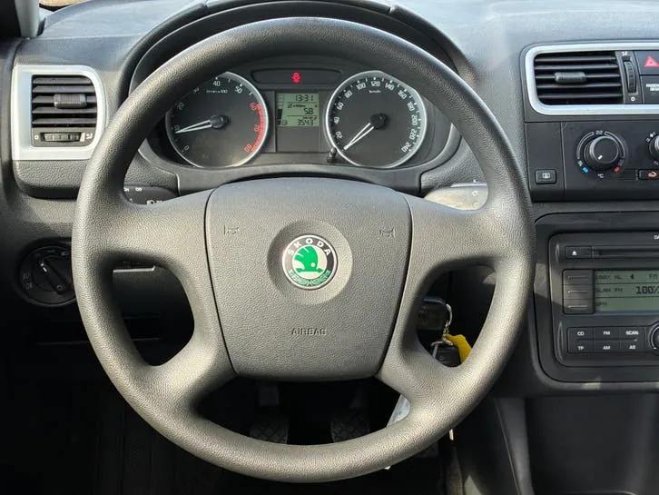Skoda Fabia 2009 photo 2