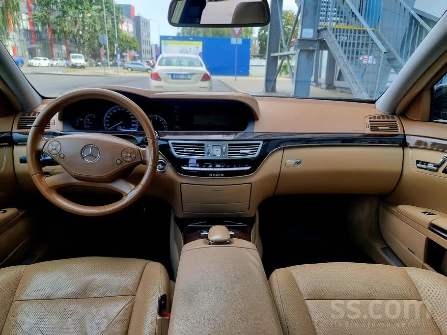 Mercedes-Benz S-Class 2011 photo 2