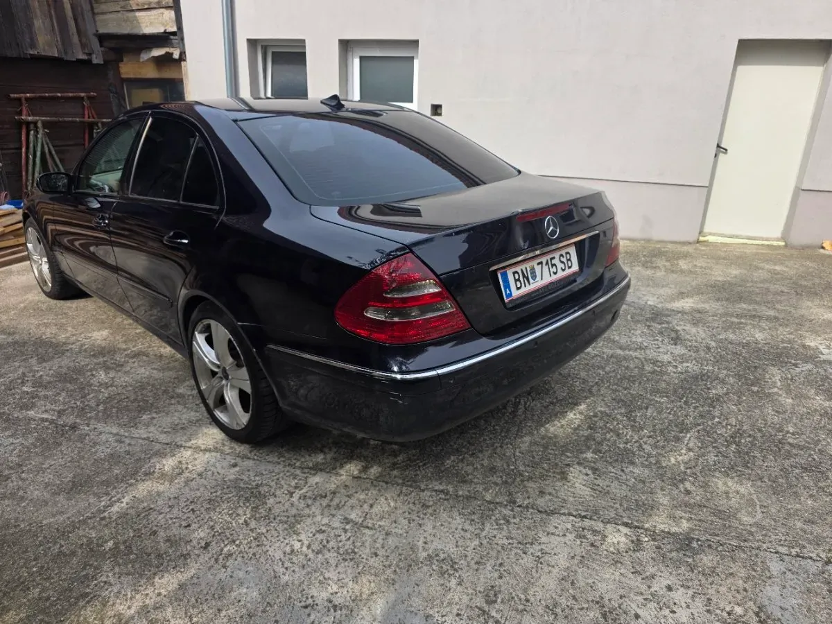 Mercedes-Benz E-Class 2003 photo 3