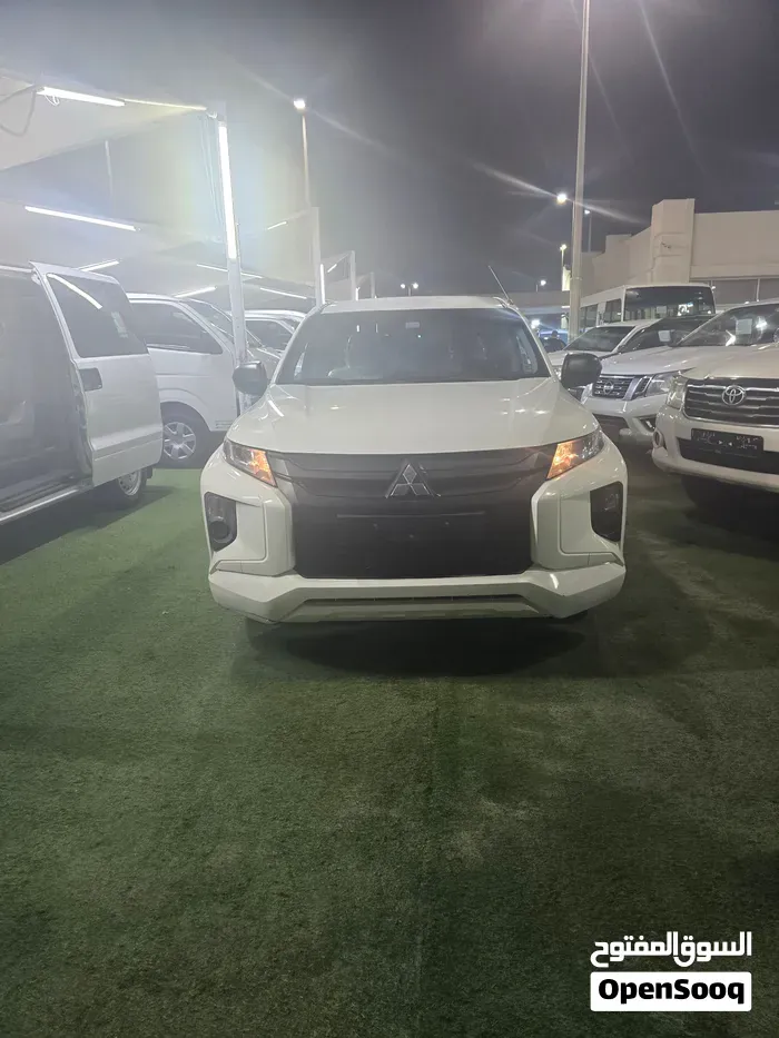 Mitsubishi L200 2022 photo 2