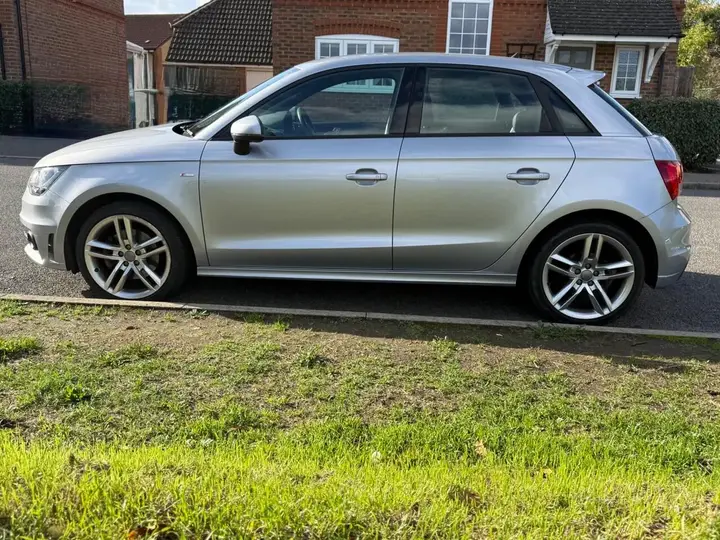 Audi A1 2014 photo 3