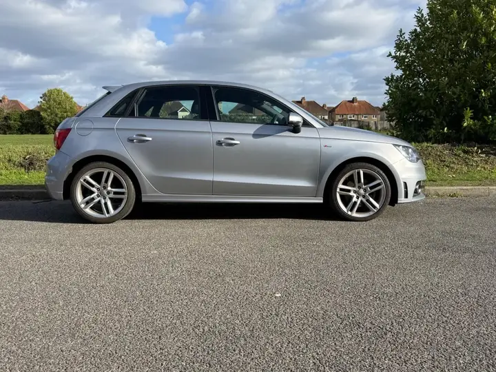 Audi A1 2014 photo 2
