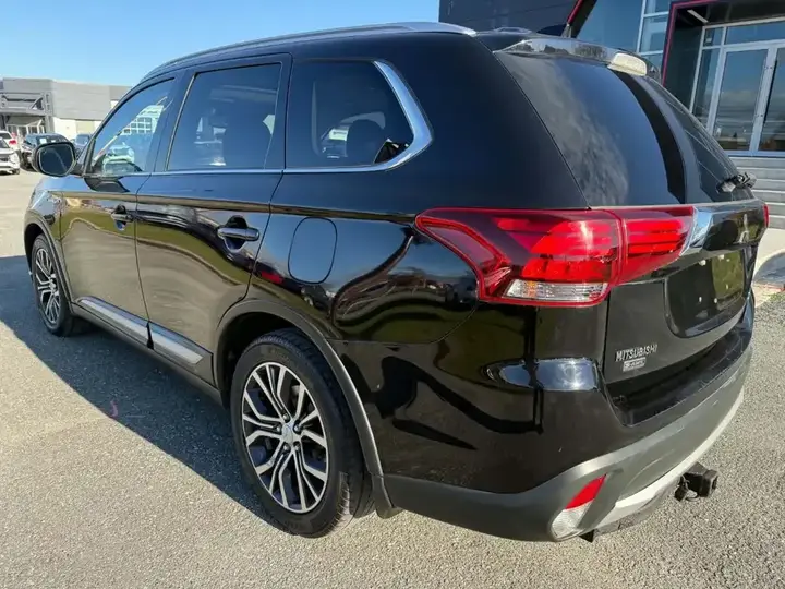Mitsubishi Outlander 2017 photo 3