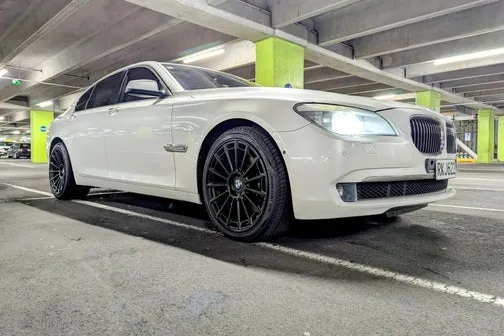 BMW 750I
