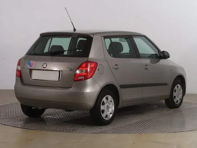 Skoda Fabia 2009 photo 4