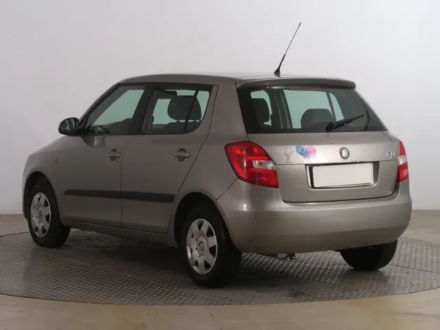 Skoda Fabia 2009 photo 3