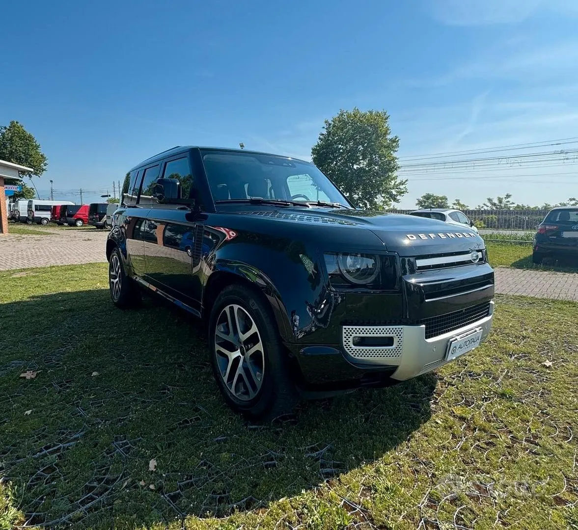 Land Rover Defender 2023 photo 3