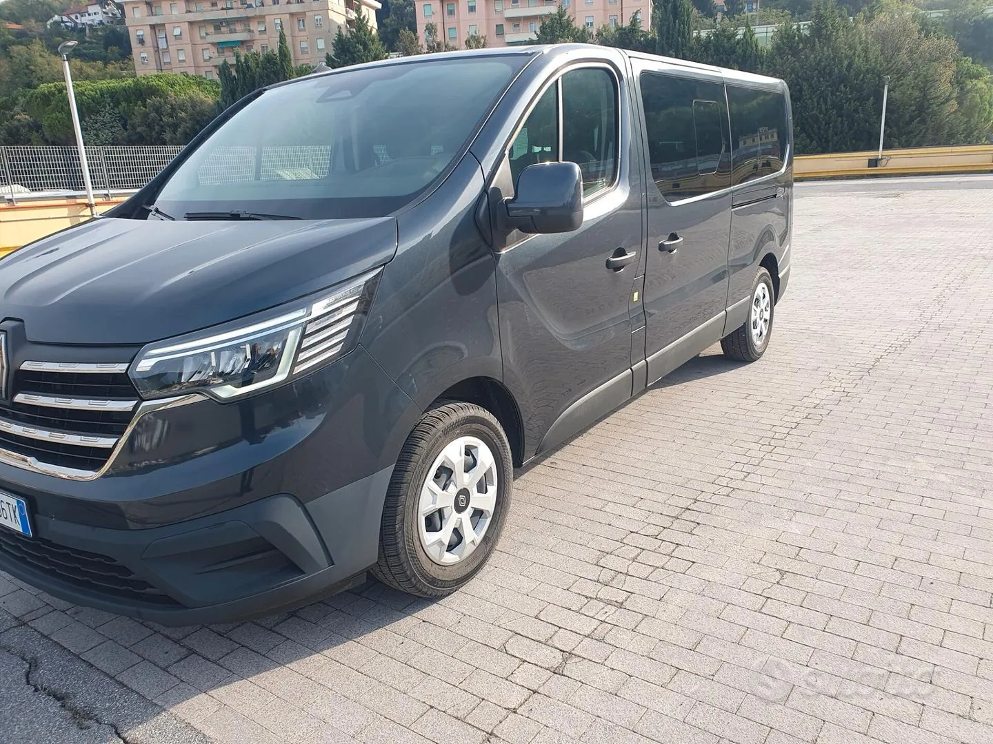 Renault Trafic 2024 photo 2