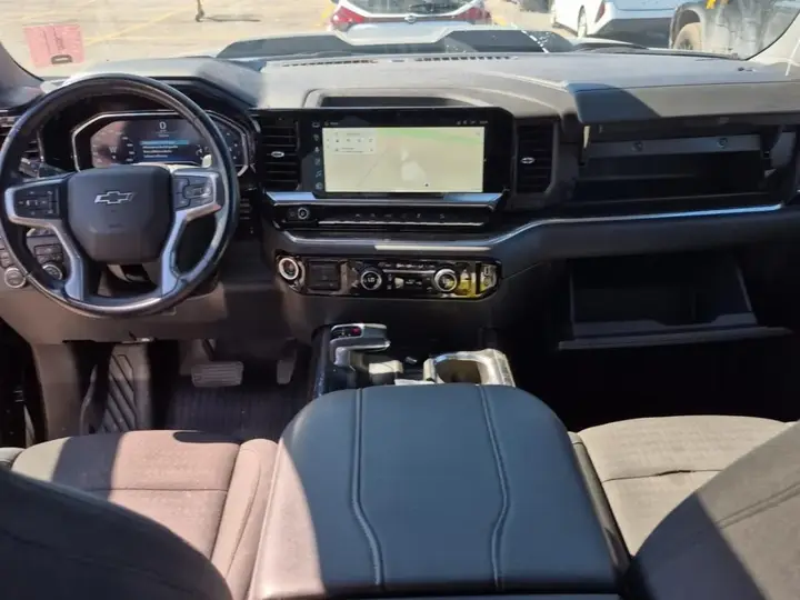 Chevrolet Silverado 1500 2024 photo 2