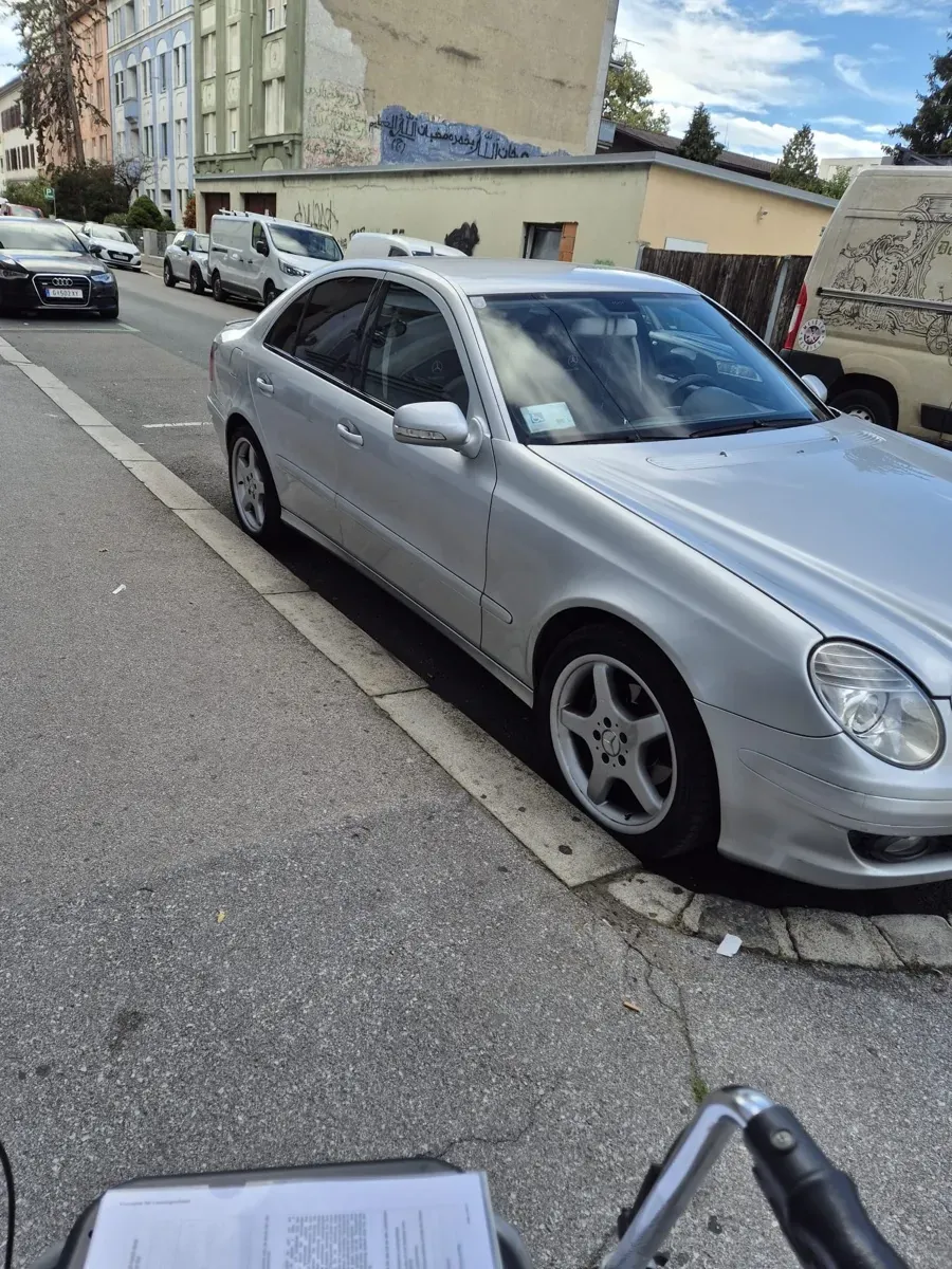 Mercedes-Benz E-Class 2008 photo 3