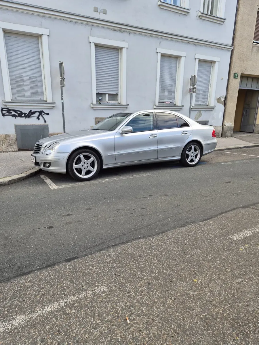 Mercedes-Benz E-Class 2008 photo 2