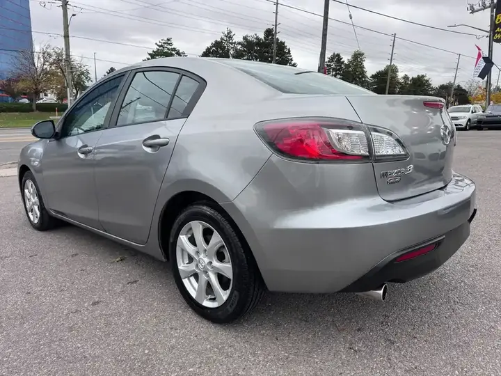 Mazda Mazda3 2010 photo 2