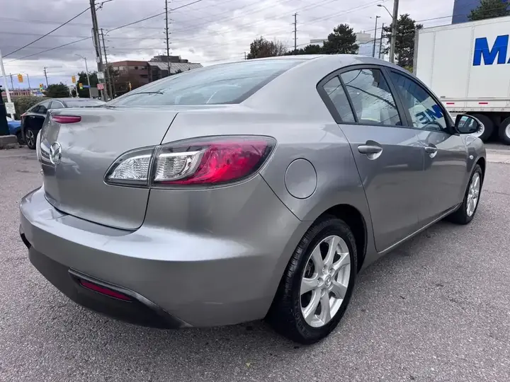 Mazda Mazda3 2010 photo 4