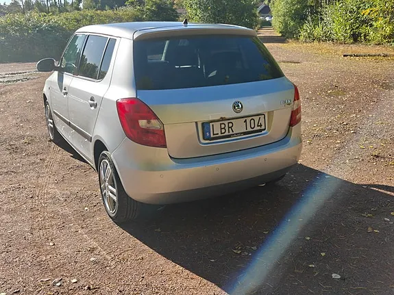 Skoda Fabia 2011 photo 3